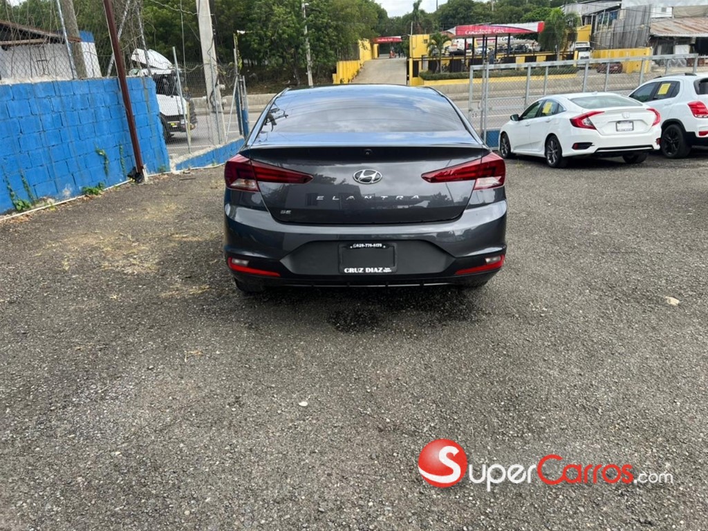 2020 Hyundai Elantra SE — foto 7 / 9