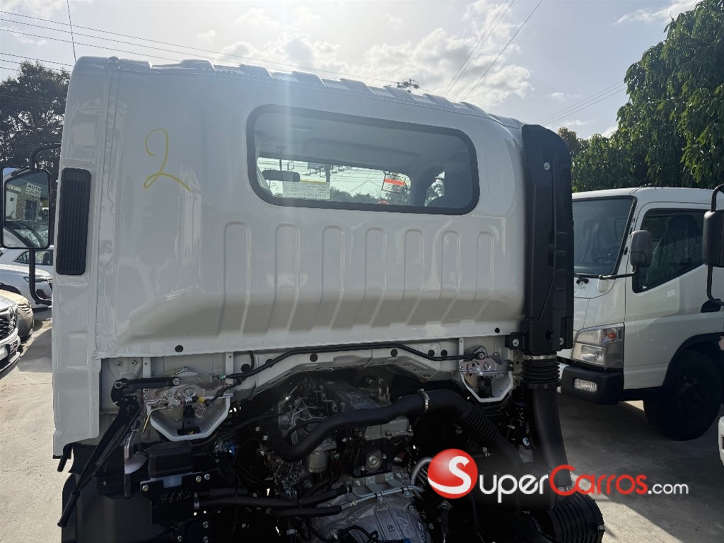 2027 Isuzu NQR 18 Pies — foto 7 / 12