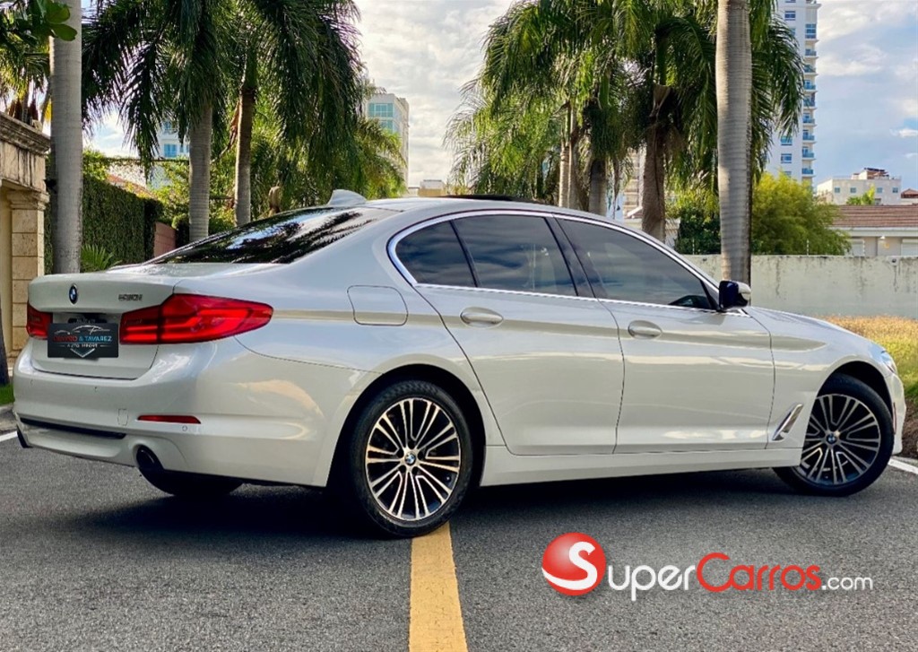 2020 BMW Serie 5 530i Sportline — foto 6 / 12