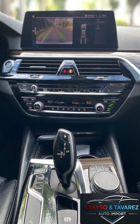 2020 BMW Serie 5 530i Sportline — foto 8 / 12