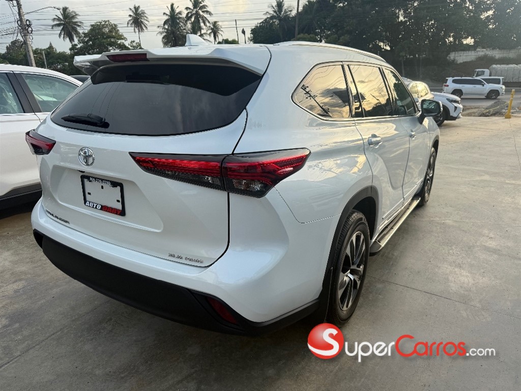 2020 Toyota Highlander XLE — foto 4 / 12