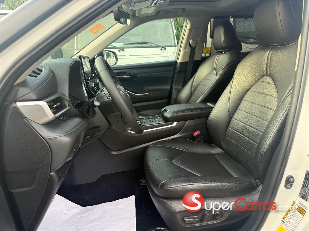 2020 Toyota Highlander XLE — foto 8 / 12