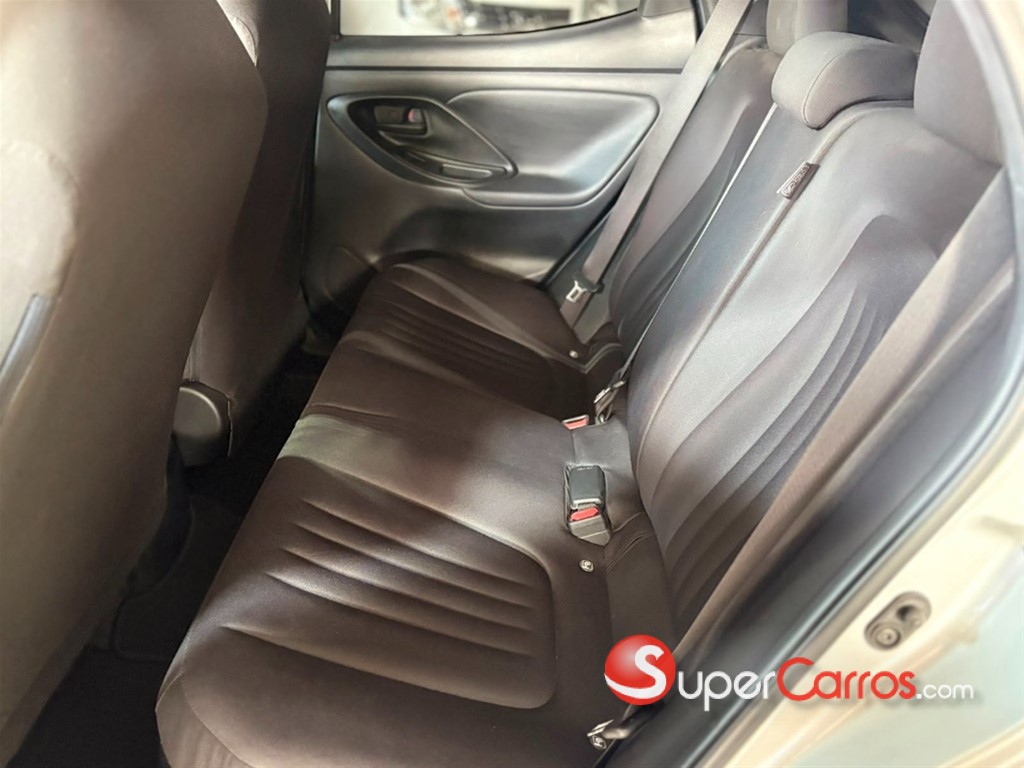 2021 Toyota Yaris — foto 10 / 11