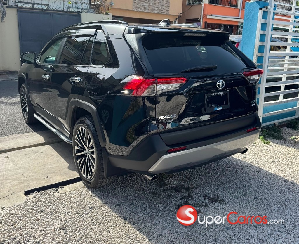 2023 Toyota RAV4 XLE Premium — foto 5 / 9