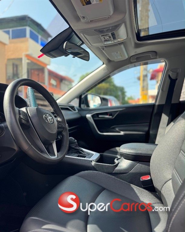 2023 Toyota RAV4 XLE Premium — foto 8 / 9