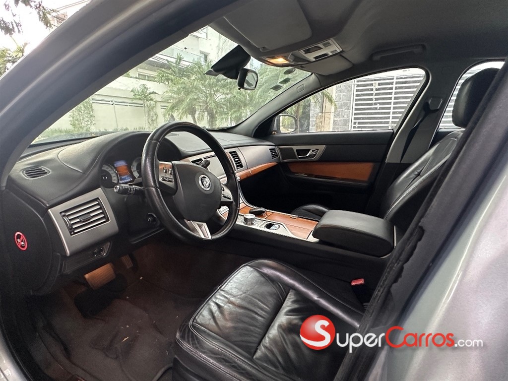 2011 Jaguar XF — foto 7 / 9