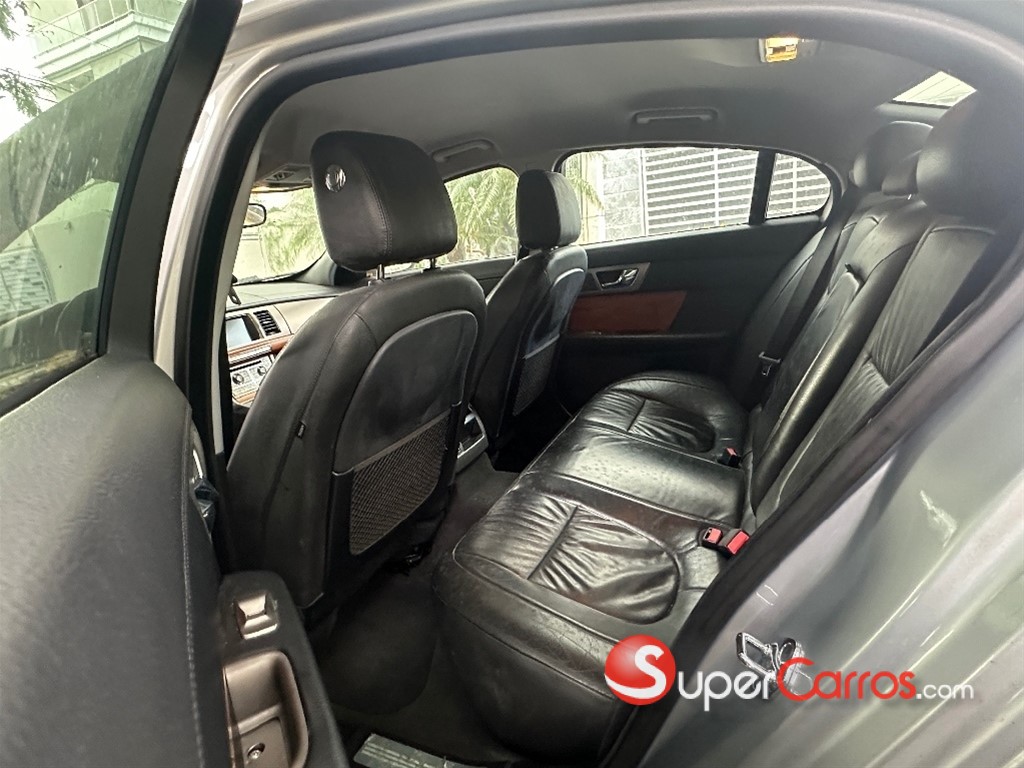 2011 Jaguar XF — foto 8 / 9