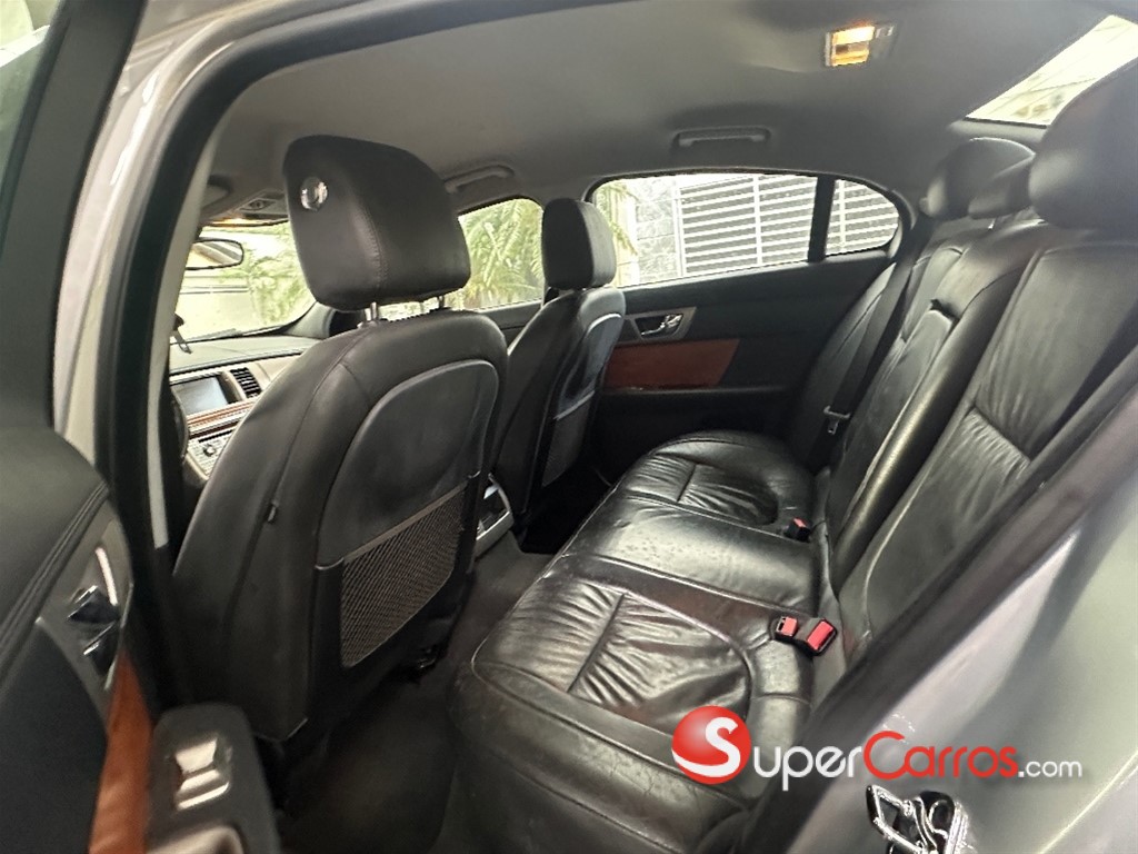 2011 Jaguar XF — foto 9 / 9