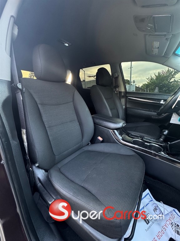 2014 Kia Sorento LX — foto 10 / 12