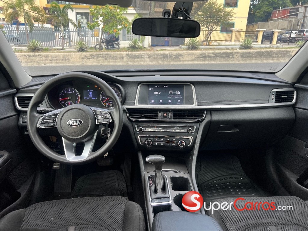 2020 Kia Optima FE — foto 8 / 12