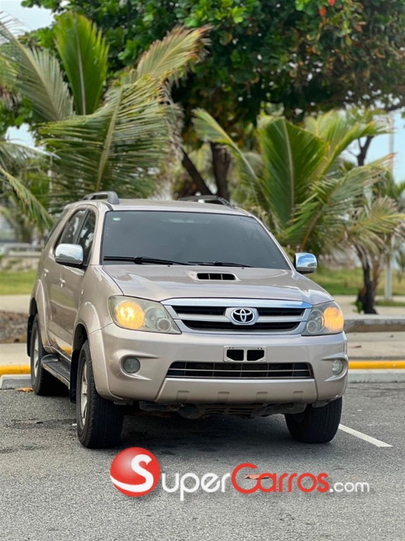 2006 Toyota Fortuner SRV — foto 2 / 11