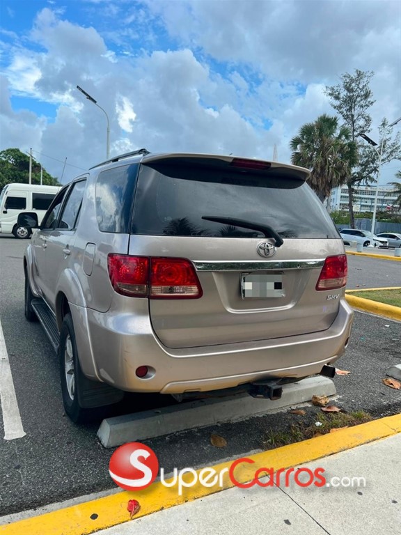 2006 Toyota Fortuner SRV — foto 3 / 11