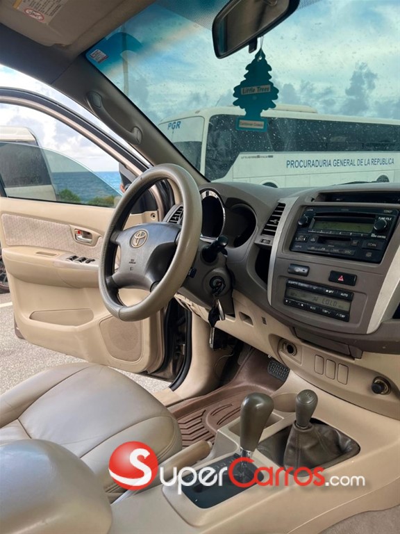 2006 Toyota Fortuner SRV — foto 5 / 11