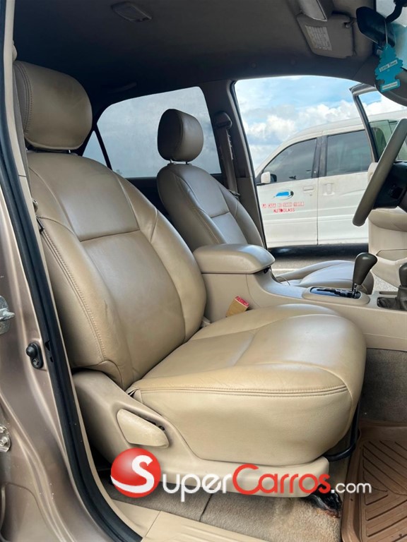 2006 Toyota Fortuner SRV — foto 6 / 11