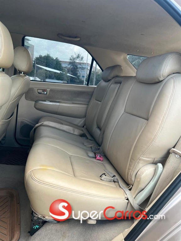 2006 Toyota Fortuner SRV — foto 7 / 11