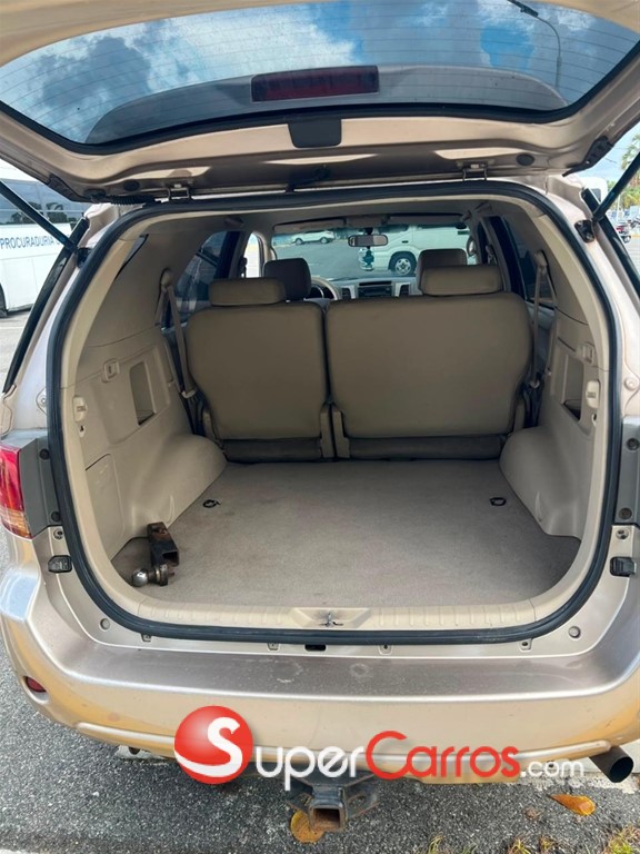 2006 Toyota Fortuner SRV — foto 9 / 11