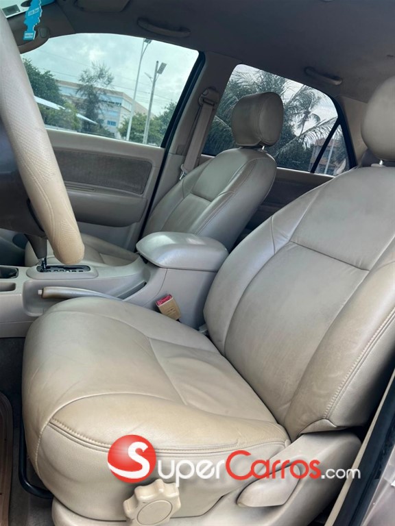 2006 Toyota Fortuner SRV — foto 10 / 11