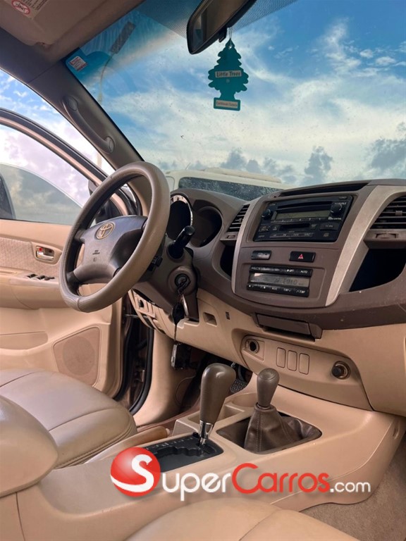 2006 Toyota Fortuner SRV — foto 11 / 11