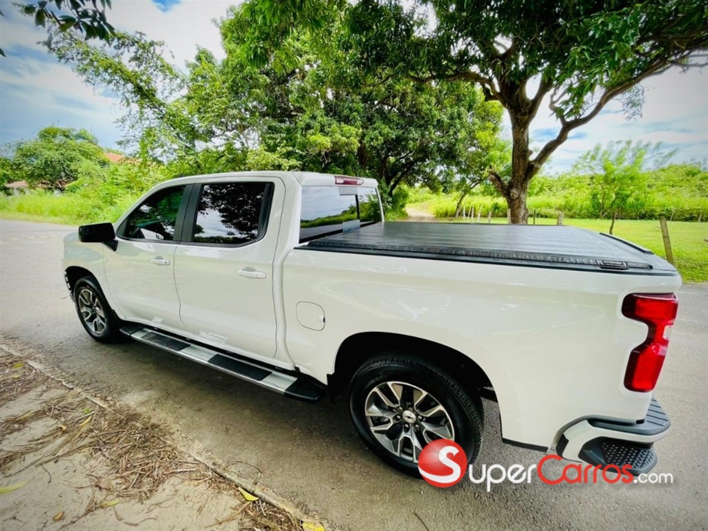 2020 Chevrolet Silverado RST — foto 3 / 12