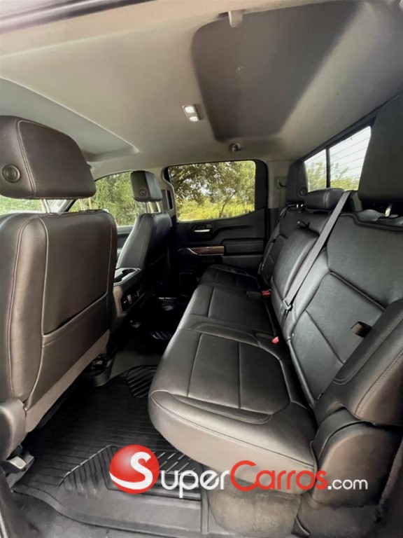 2020 Chevrolet Silverado RST — foto 8 / 12