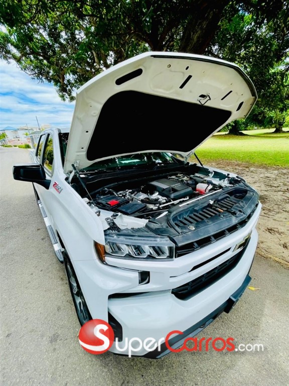 2020 Chevrolet Silverado RST — foto 9 / 12