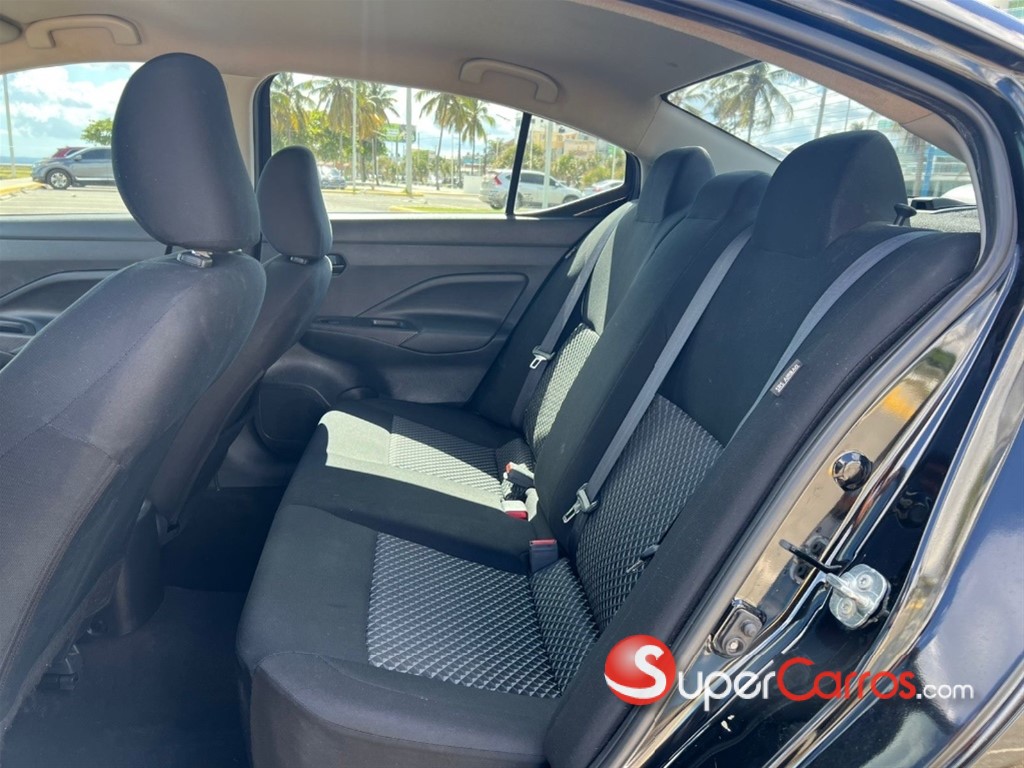 2022 Nissan Versa — foto 8 / 12