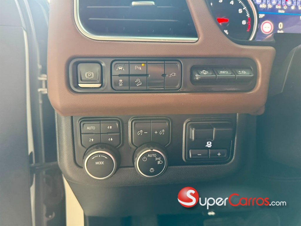 2021 Chevrolet Suburban Highcountry — foto 10 / 12