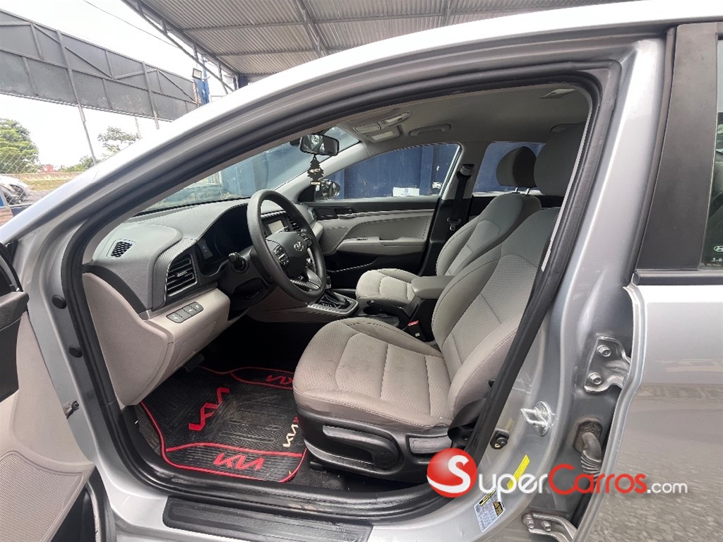 2020 Hyundai Elantra — foto 8 / 10