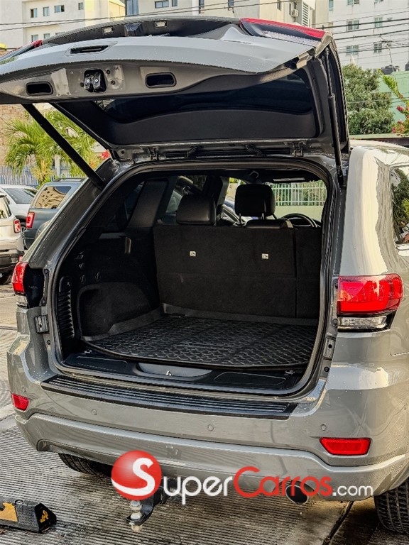 2020 Jeep Grand Cherokee Laredo 4x4 — foto 8 / 11
