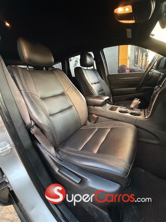 2017 Jeep Grand Cherokee Laredo — foto 8 / 11