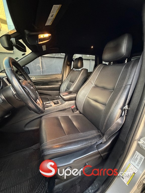2017 Jeep Grand Cherokee Laredo — foto 9 / 11
