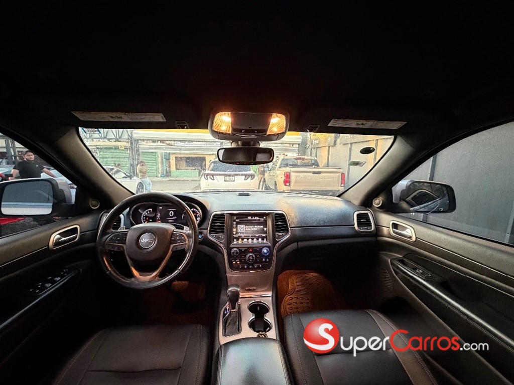 2017 Jeep Grand Cherokee Laredo — foto 10 / 11