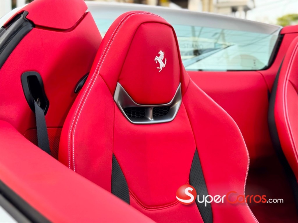 2026 Ferrari 296 GTS — foto 9 / 12