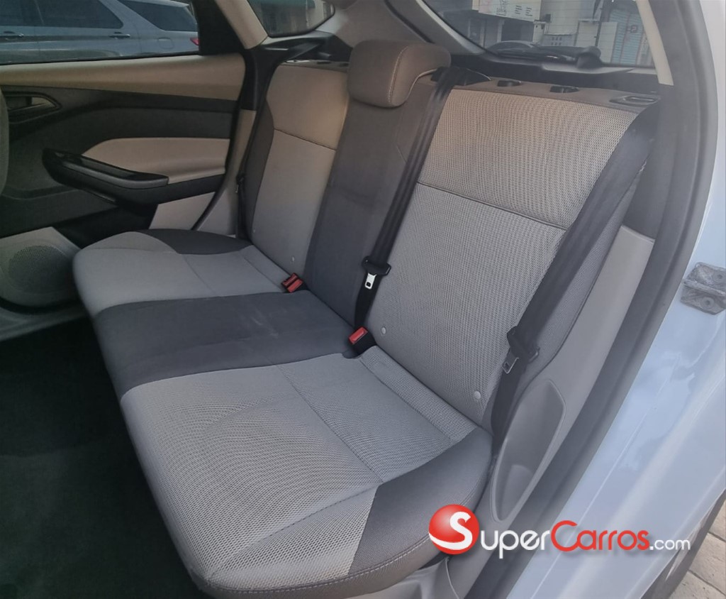 2012 Ford Focus SE — foto 6 / 9