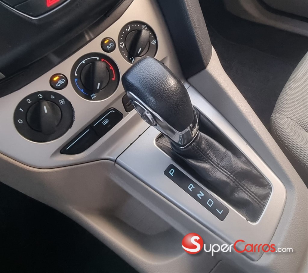 2012 Ford Focus SE — foto 8 / 9