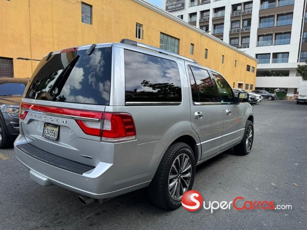 2015 Lincoln Navigator — foto 4 / 12