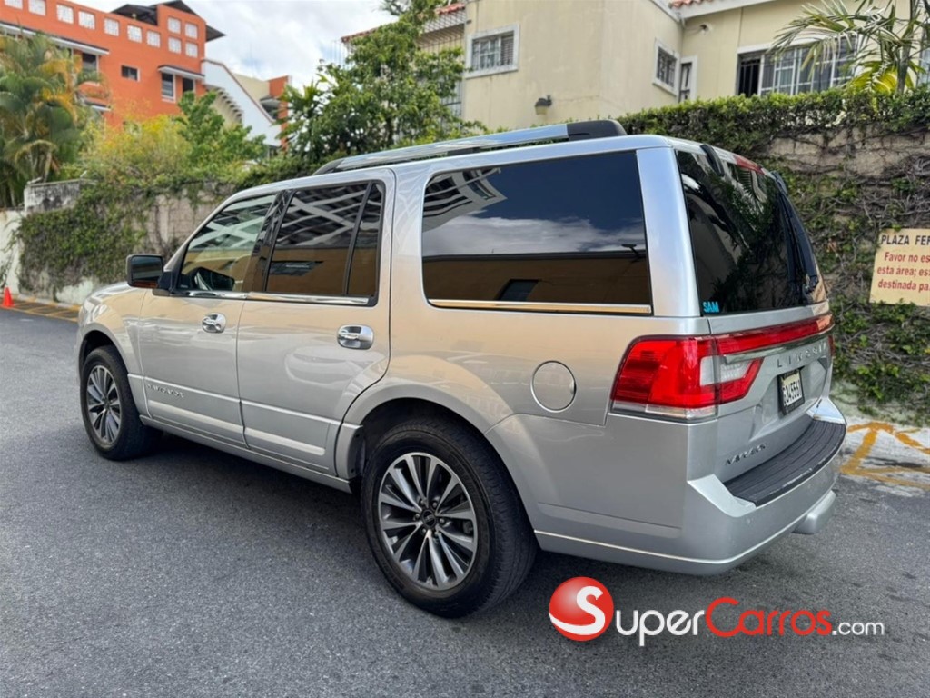 2015 Lincoln Navigator — foto 5 / 12