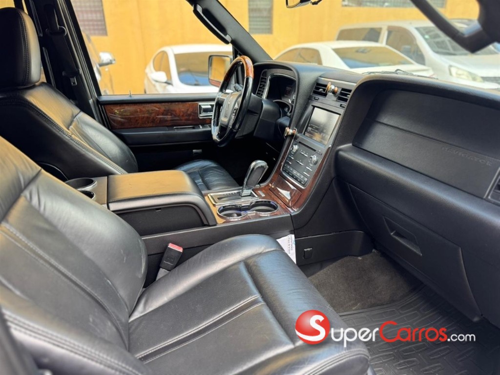 2015 Lincoln Navigator — foto 7 / 12