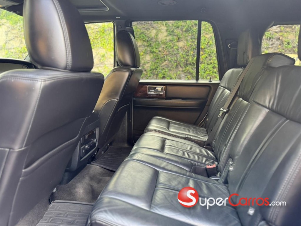 2015 Lincoln Navigator — foto 9 / 12