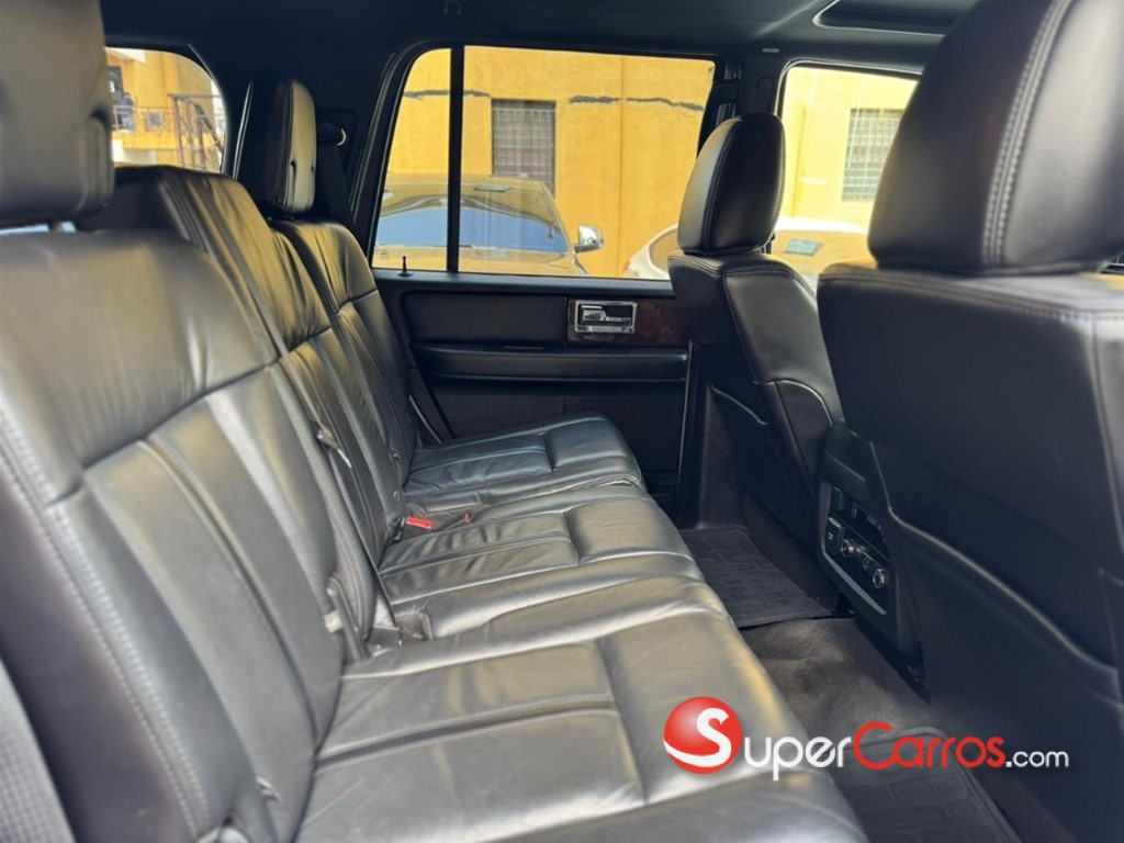 2015 Lincoln Navigator — foto 10 / 12