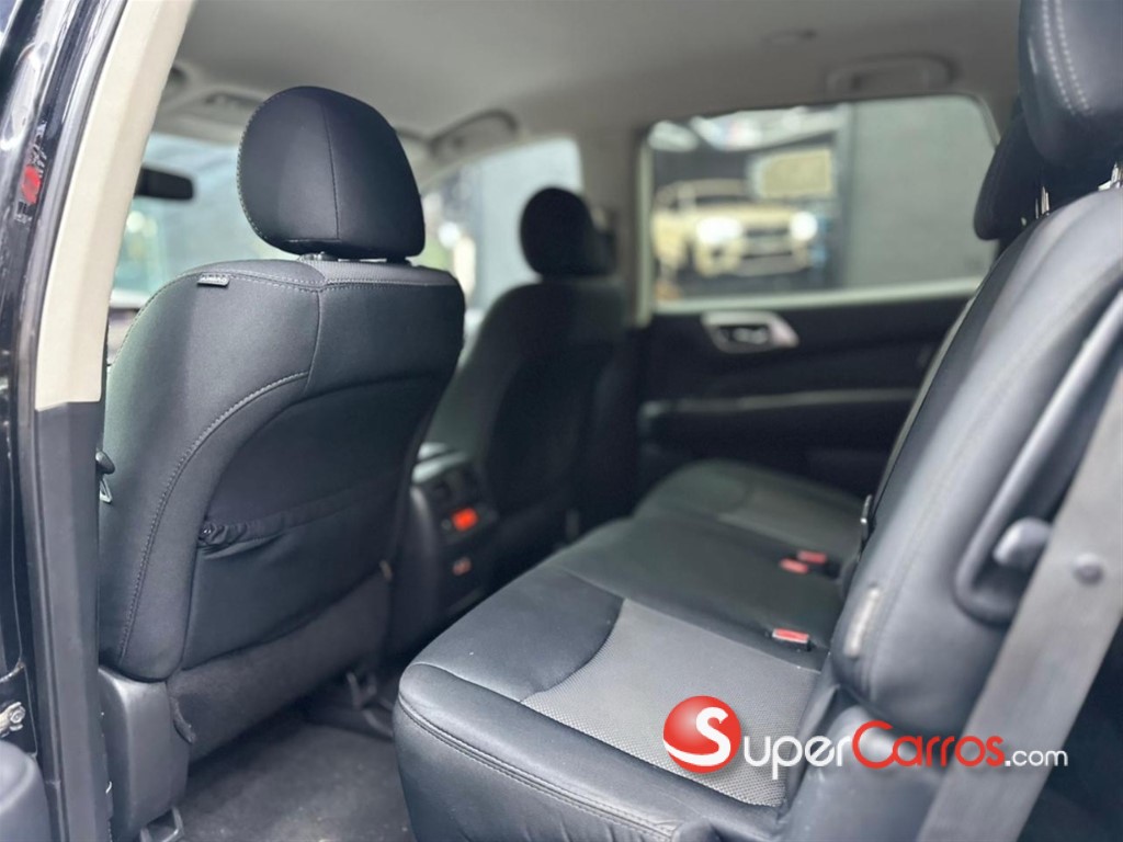 2020 Nissan Pathfinder SV — foto 7 / 9