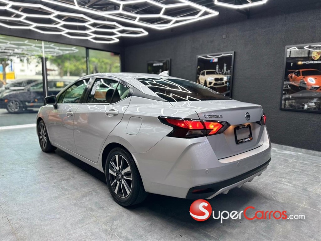 2021 Nissan Versa SV — foto 5 / 10
