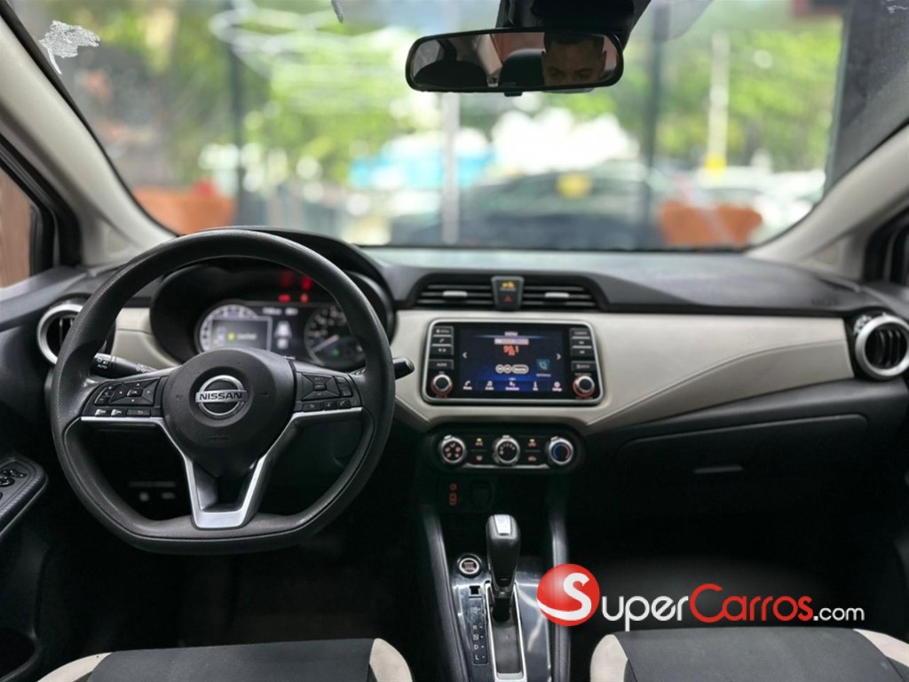 2021 Nissan Versa SV — foto 7 / 10