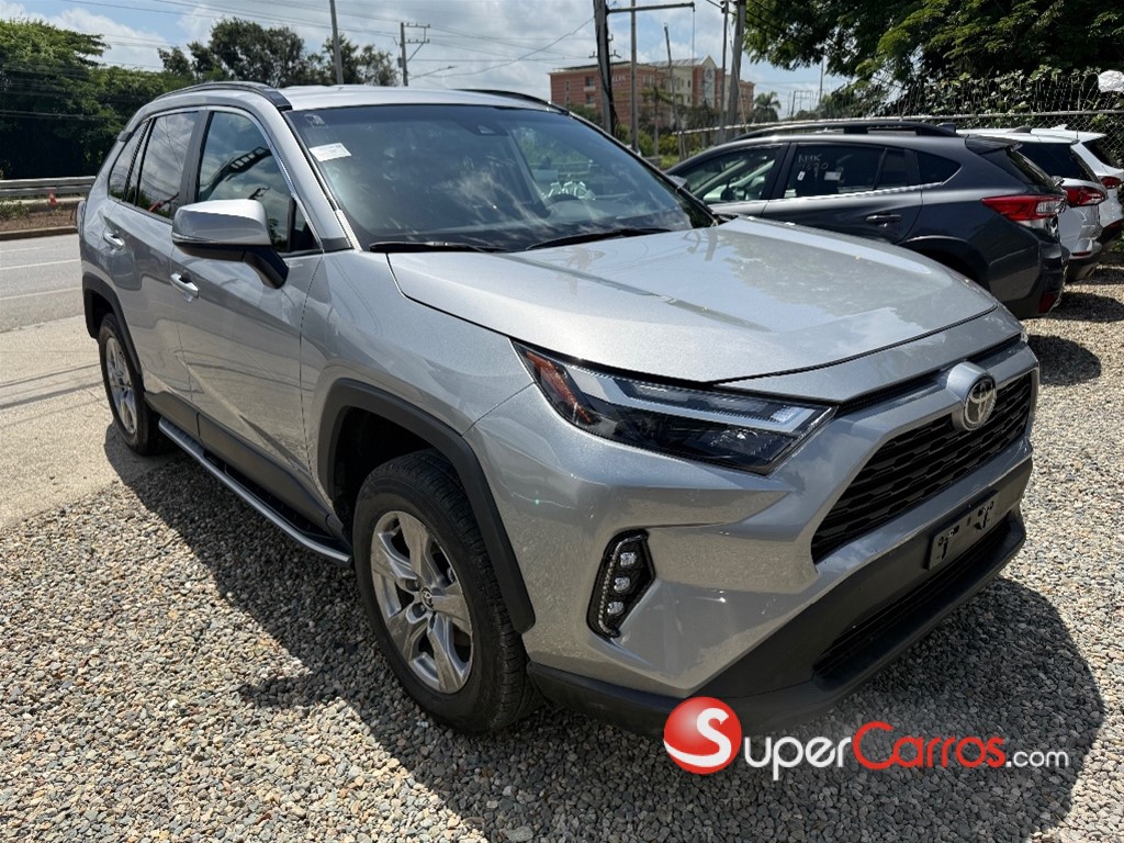 2023 Toyota RAV4 XLE — foto 2 / 10