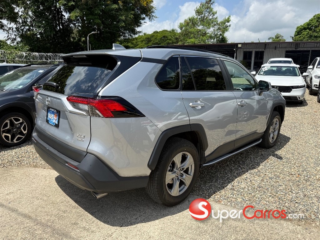 2023 Toyota RAV4 XLE — foto 3 / 10
