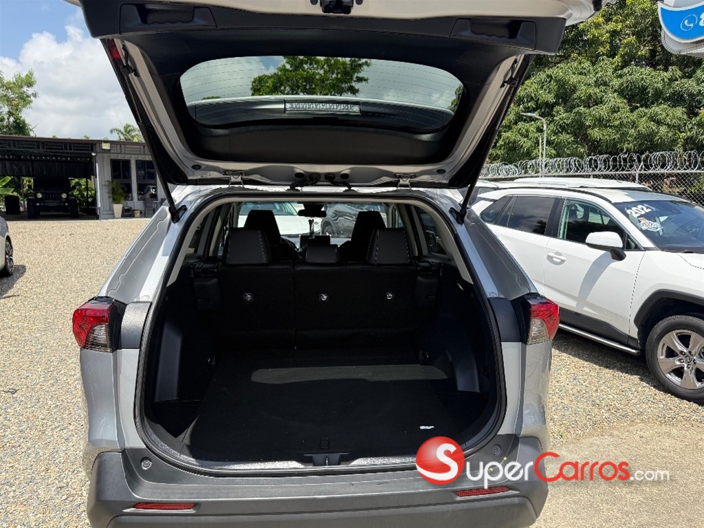 2023 Toyota RAV4 XLE — foto 9 / 10