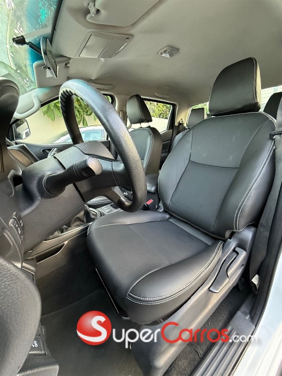2024 Nissan Frontier S — foto 8 / 10