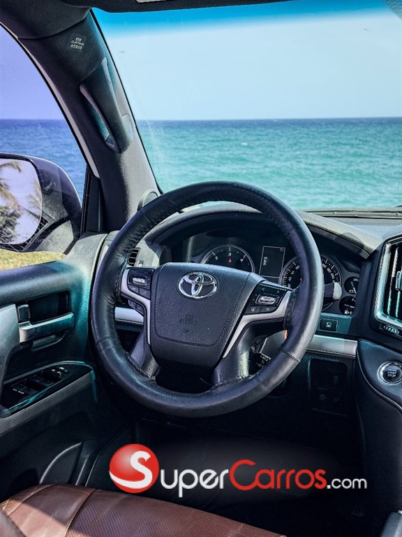2016 Toyota Land Cruiser VXR — foto 6 / 11