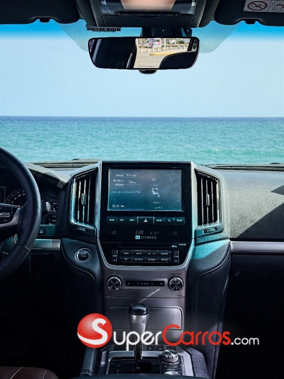 2016 Toyota Land Cruiser VXR — foto 7 / 11