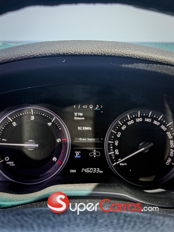 2016 Toyota Land Cruiser VXR — foto 8 / 11